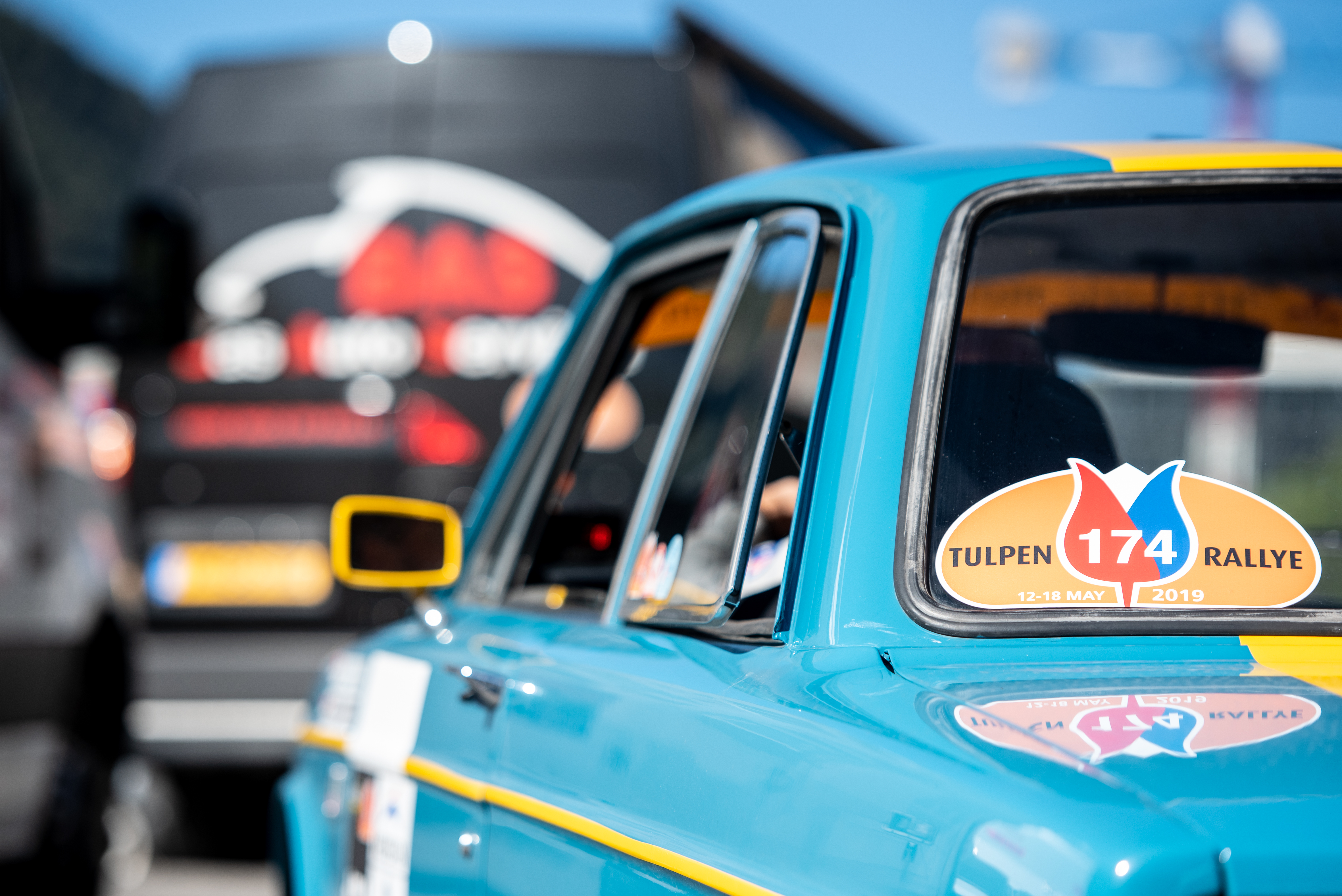 Equipe AutoVandaag doet mee met de 66ste editie van de Tulpenrallye en brengt regelmatig verslag uit.
