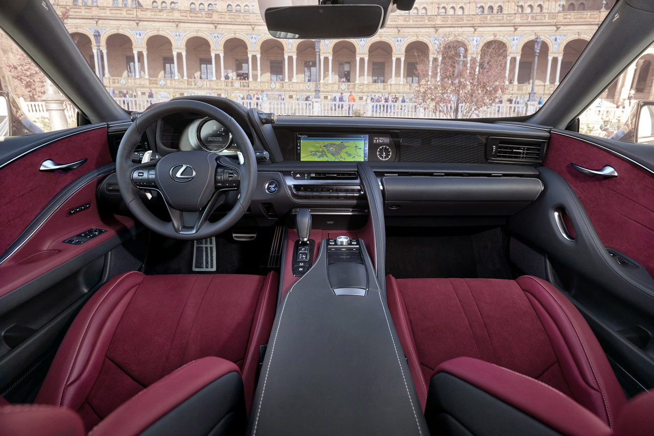 Lexus heeft inmiddels de prijzen bekend gemaakt van de nieuwe LC500 die vanaf augustus leverbaar is.