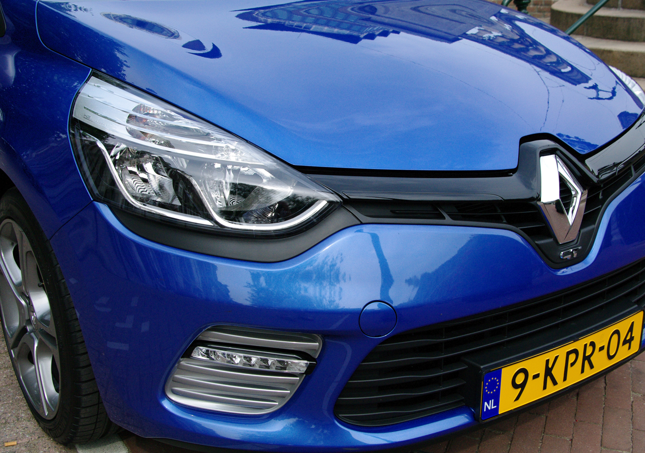 Autoverkopen 2015 1.2% gestegen in de eerste vier maanden. Prognose branche blijft 400.000 stuks, terwijl verschillende automerken positiever gestemd zijn.