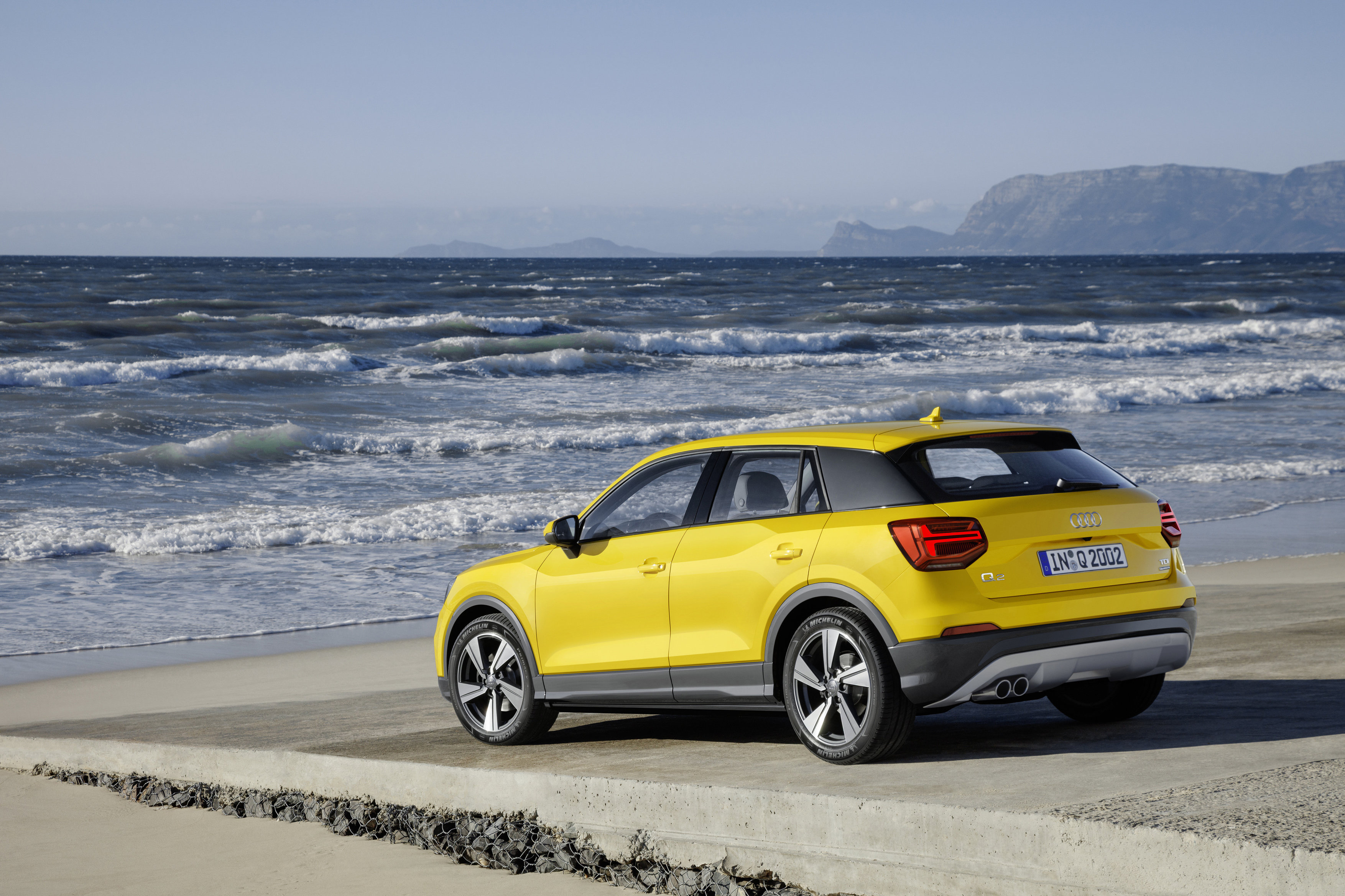 Niet strak en zakelijk maar fris en vrolijk; de nieuwe Audi Q2 is onthuld. Een nieuwe SUV van Audi die in de herfst van 2016 op de markt komt.