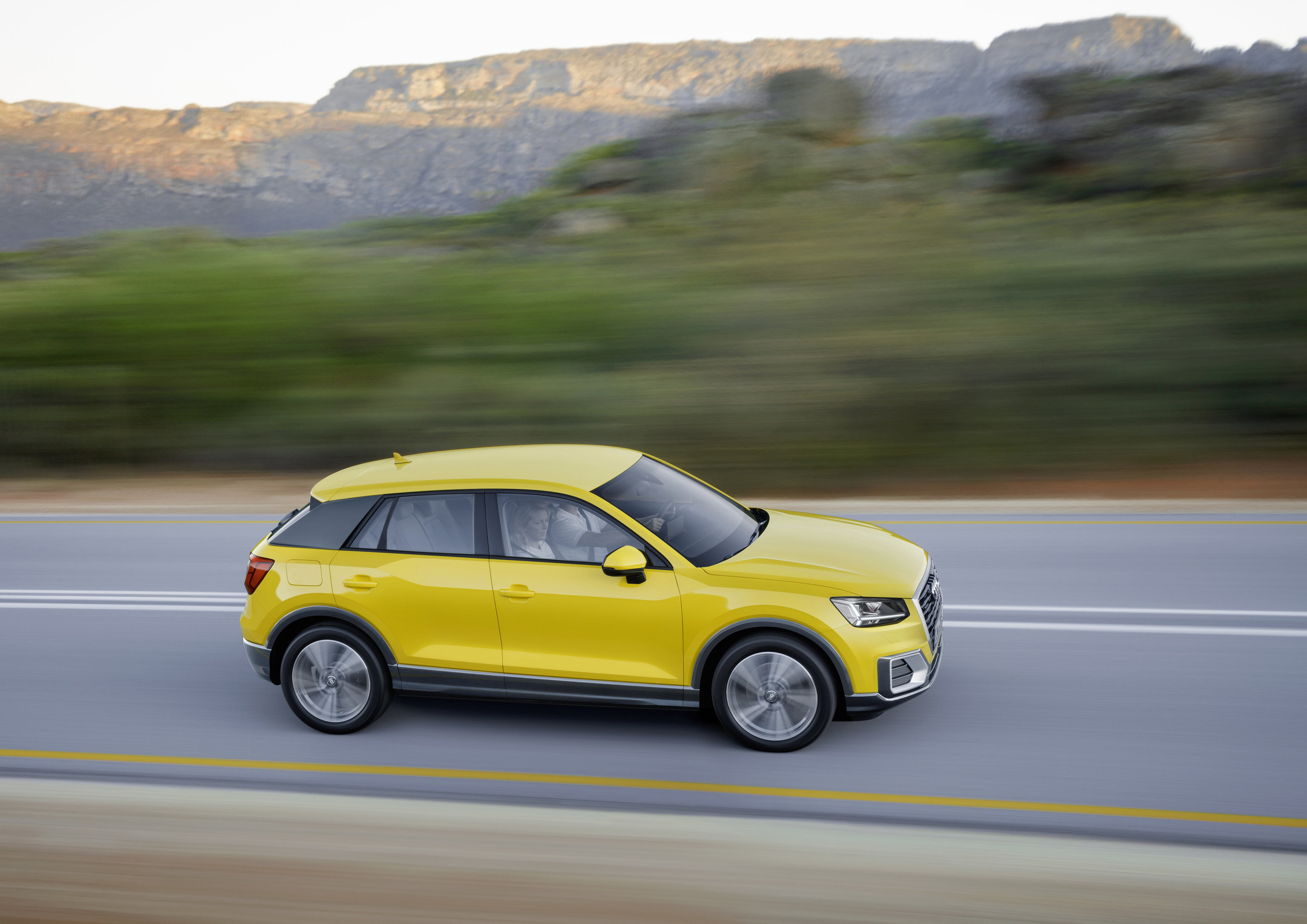 Niet strak en zakelijk maar fris en vrolijk; de nieuwe Audi Q2 is onthuld. Een nieuwe SUV van Audi die in de herfst van 2016 op de markt komt.