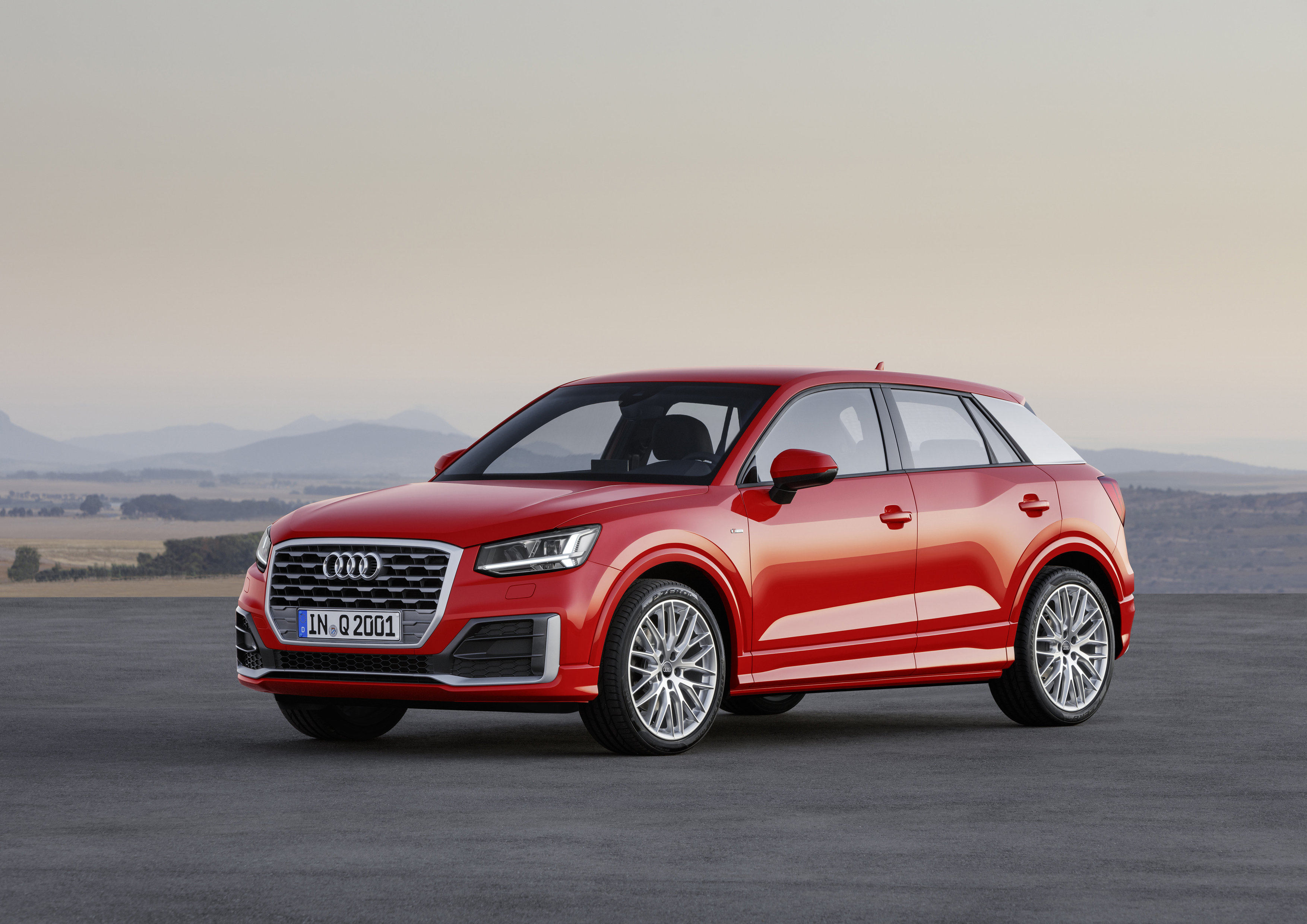 Niet strak en zakelijk maar fris en vrolijk; de nieuwe Audi Q2 is onthuld. Een nieuwe SUV van Audi die in de herfst van 2016 op de markt komt.