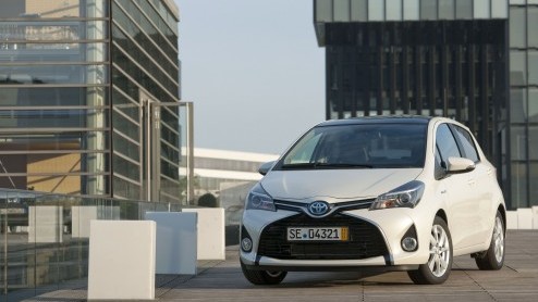 Rijtest vernieuwde Toyota Yaris. De facelift van de Toyota Yaris kostte 85 miljoen euro, maar pakt ook omvangrijker uit dan het eerste oog doet vermoeden.