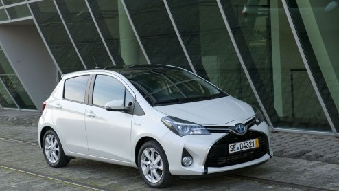 Rijtest vernieuwde Toyota Yaris. De facelift van de Toyota Yaris kostte 85 miljoen euro, maar pakt ook omvangrijker uit dan het eerste oog doet vermoeden.