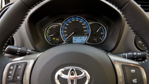 Rijtest vernieuwde Toyota Yaris. De facelift van de Toyota Yaris kostte 85 miljoen euro, maar pakt ook omvangrijker uit dan het eerste oog doet vermoeden.