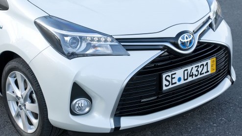 Rijtest vernieuwde Toyota Yaris. De facelift van de Toyota Yaris kostte 85 miljoen euro, maar pakt ook omvangrijker uit dan het eerste oog doet vermoeden.