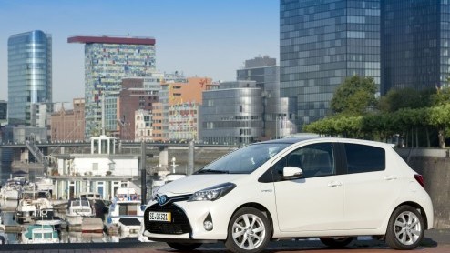 Rijtest vernieuwde Toyota Yaris. De facelift van de Toyota Yaris kostte 85 miljoen euro, maar pakt ook omvangrijker uit dan het eerste oog doet vermoeden.
