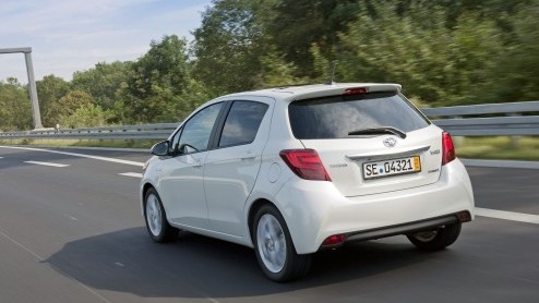 Rijtest vernieuwde Toyota Yaris. De facelift van de Toyota Yaris kostte 85 miljoen euro, maar pakt ook omvangrijker uit dan het eerste oog doet vermoeden.
