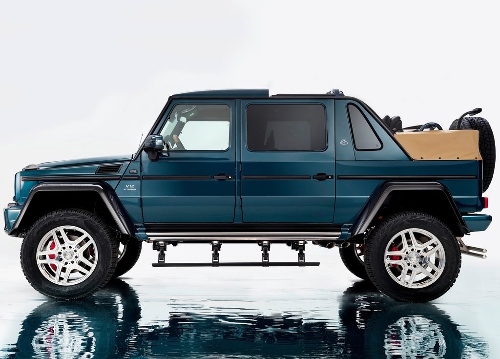 De variaties op het thema Mercedes-Benz G-Klasse zijn nog lang niet op, getuige deze nieuwe creatie. Mercedes-Maybach verlengde de auto en maakte er een Landaulet van.