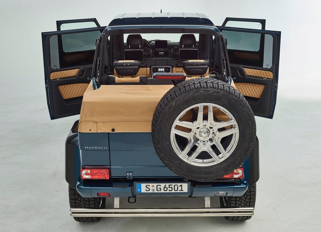 De variaties op het thema Mercedes-Benz G-Klasse zijn nog lang niet op, getuige deze nieuwe creatie. Mercedes-Maybach verlengde de auto en maakte er een Landaulet van.