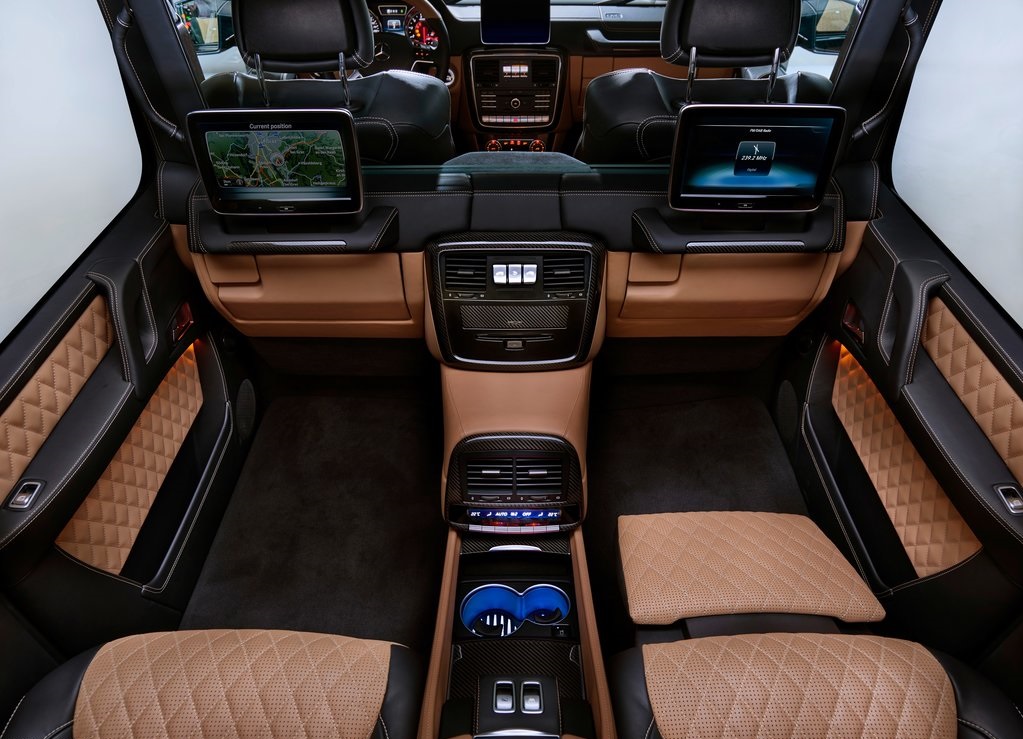 De variaties op het thema Mercedes-Benz G-Klasse zijn nog lang niet op, getuige deze nieuwe creatie. Mercedes-Maybach verlengde de auto en maakte er een Landaulet van.