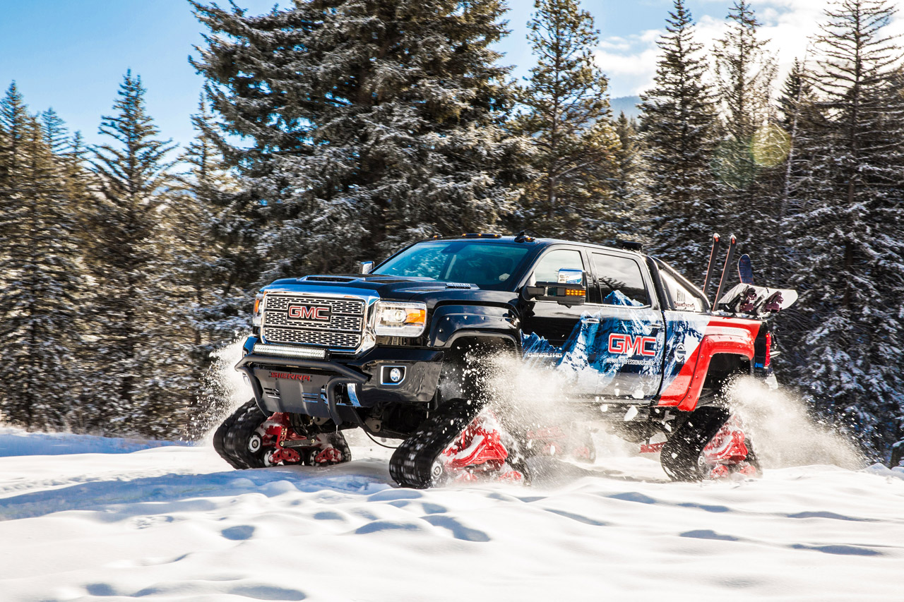 Met vier rupsen is de GMC Sierra oppermachtig in de sneeuw.
