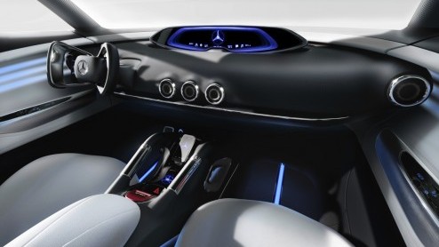 Mercedes-Benz G-Code is 2+2 zits SUV met plug-in hybridetechniek en zonnecellenlak. Het studiemodel is ontwikkeld en gepresenteerd in Azi.