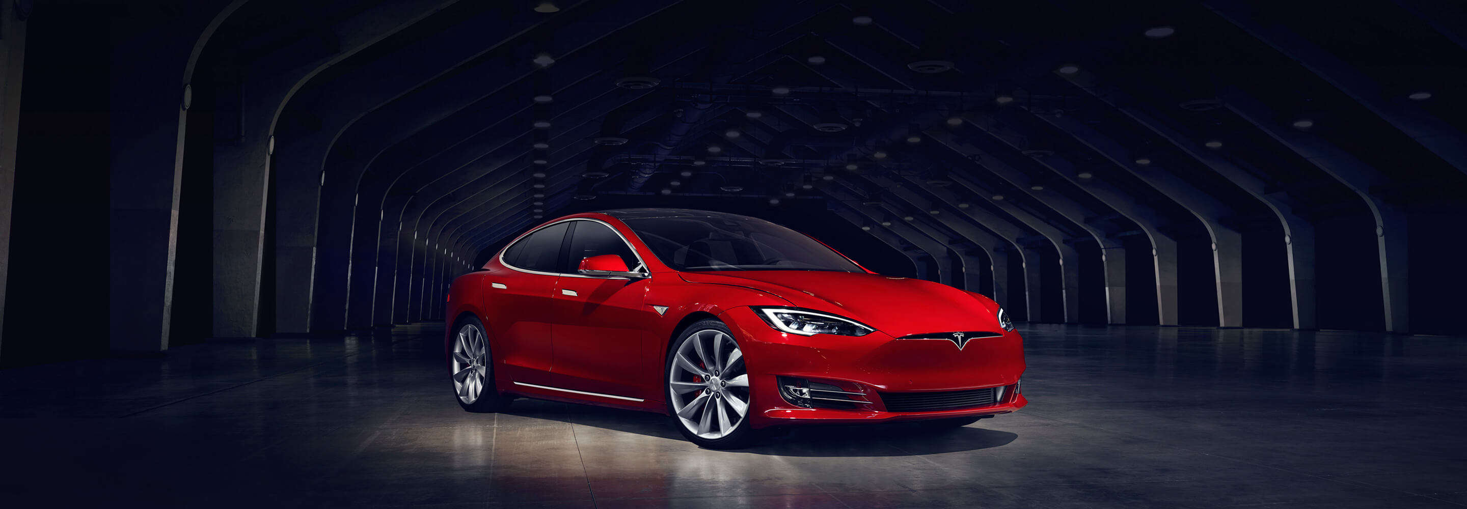 Facelift Tesla Model S voor MY2017 blijft beperkt tot nieuwe LED-koplampen, een andere grille en een paar details. De Model S krijgt geen nog grotere accu's.