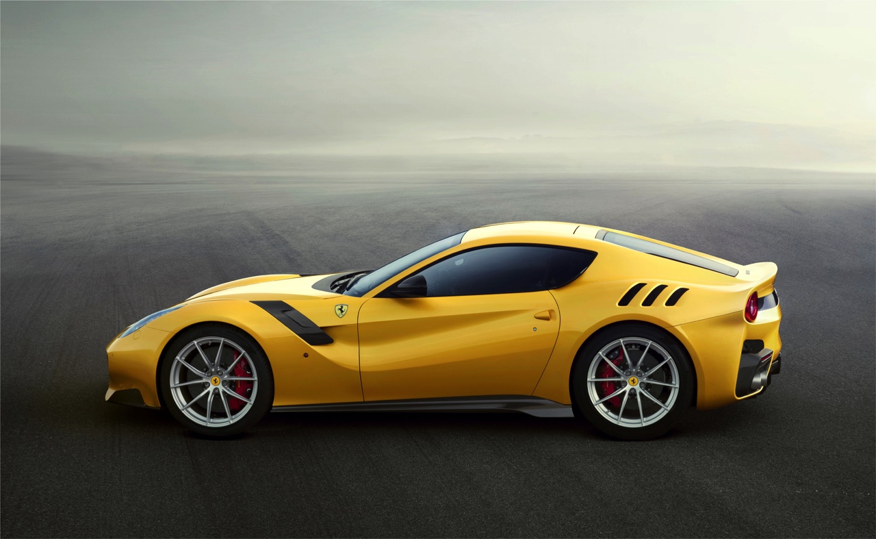 De Ferrari F12tdf is een exclusieve versie van de F12 berlinetta met nog meer vermogen, extra downforce en spannendere looks.
