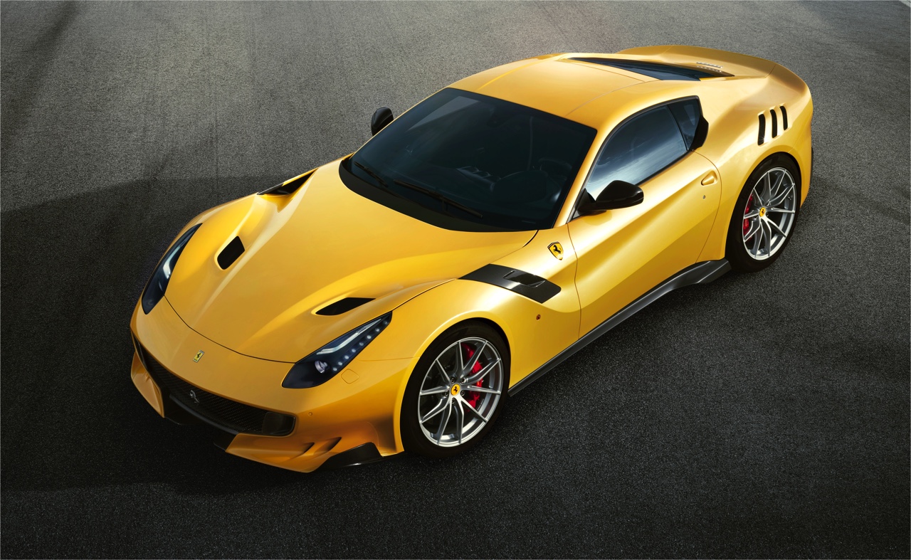 De Ferrari F12tdf is een exclusieve versie van de F12 berlinetta met nog meer vermogen, extra downforce en spannendere looks.