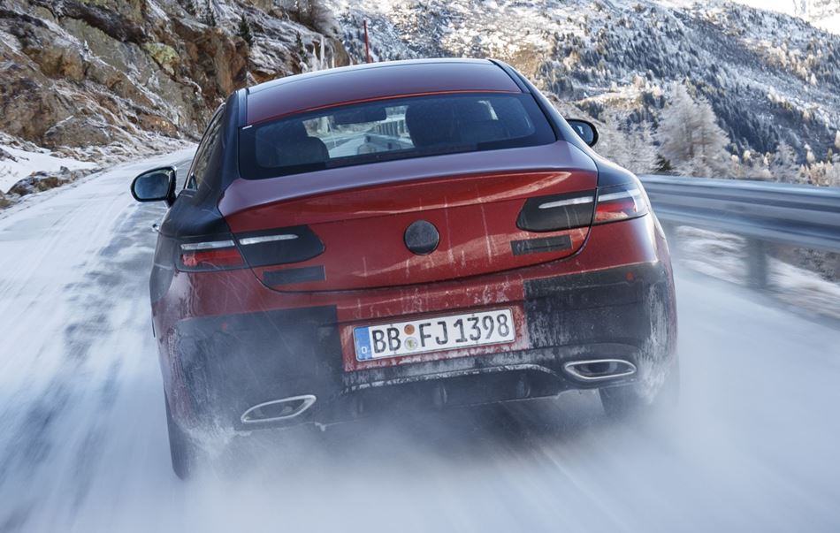 Mercedes-Benz heeft de eerste officile teaserbeelden vrijgegeven van de nieuwe E-Klasse Coup. Leuk, maar ondertussen hebben we ook de volledige auto al in beeld!