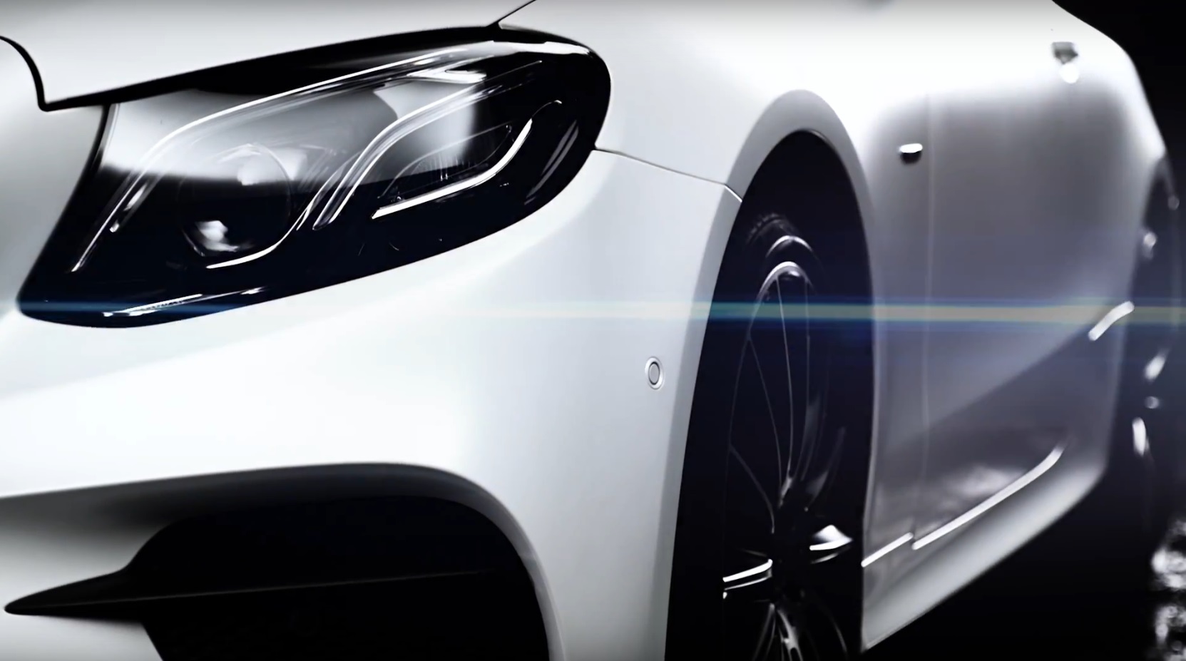 Mercedes-Benz heeft de eerste officile teaserbeelden vrijgegeven van de nieuwe E-Klasse Coup. Leuk, maar ondertussen hebben we ook de volledige auto al in beeld!