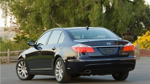 De Hyundai Genesis voelt zich wel thuis in de VS. Daar is het vlaggenschip uitgeroepen tot Auto van het Jaar. Het is voor het eerst dat een Koreaanse autofabrikant deze prijs daar in ontvangst neemt.