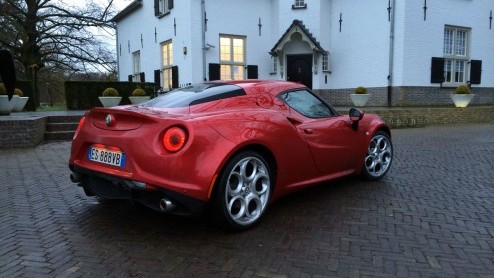 Ons hoor je niet klagen over gebrek aan vermogen in de Alfa Romeo 4C. Toch zegt topman Harald Wester van het Italiaanse merk in een interview met Automotive News dat er ruimte is voor meer power in de
