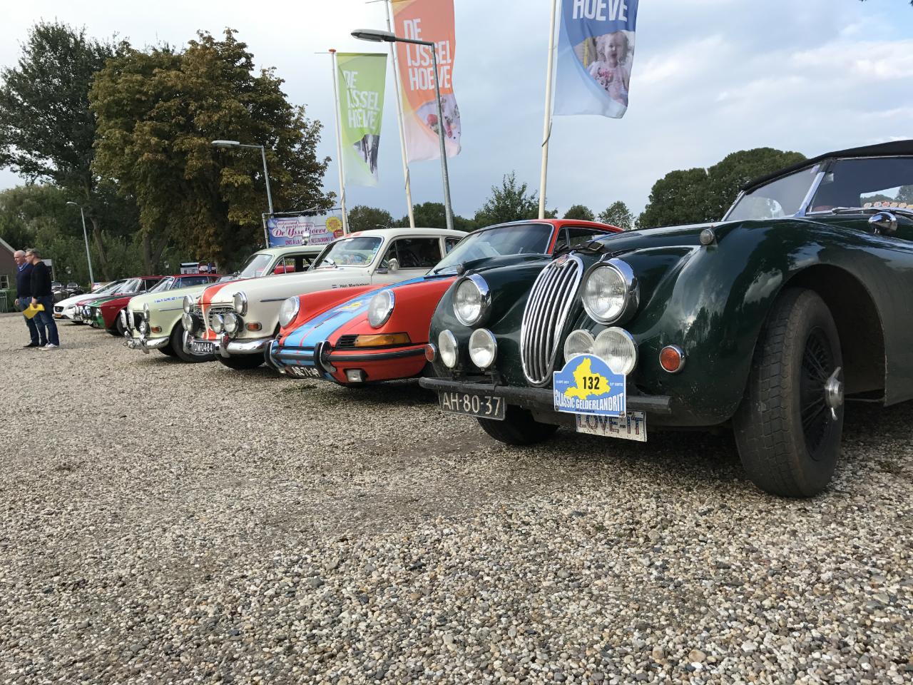 Afgelopen zaterdag 16 september werd de jaarlijkse Classic Gelderlandrit gereden. AutoVandaag was present.