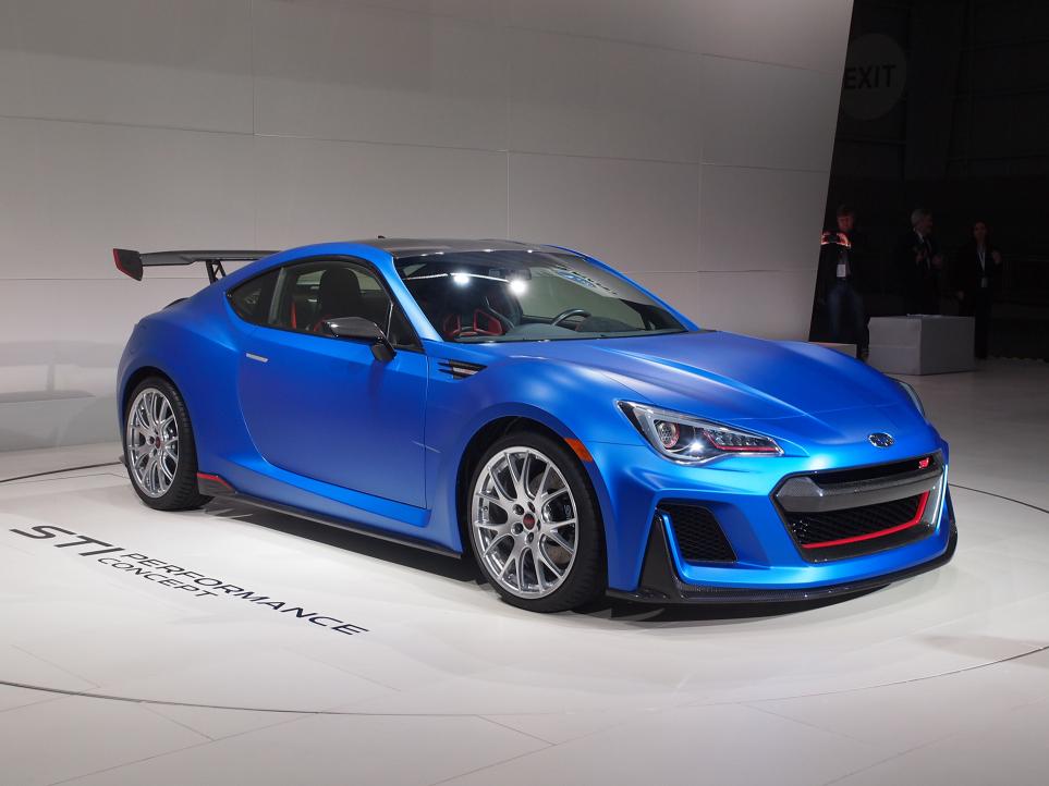 Subaru BRZ STI Concept toont een BRZ sportauto met ballen.