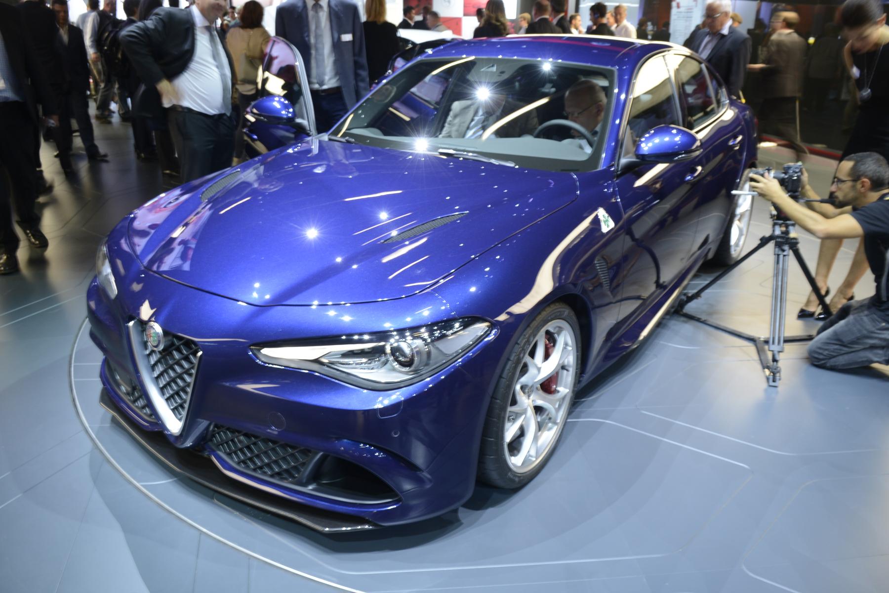 Gewone uitvoeringen van Alfa Romeo Giulia krijgen de beschikking over vier- en zescilinder motoren met 135 tot 340 pk.