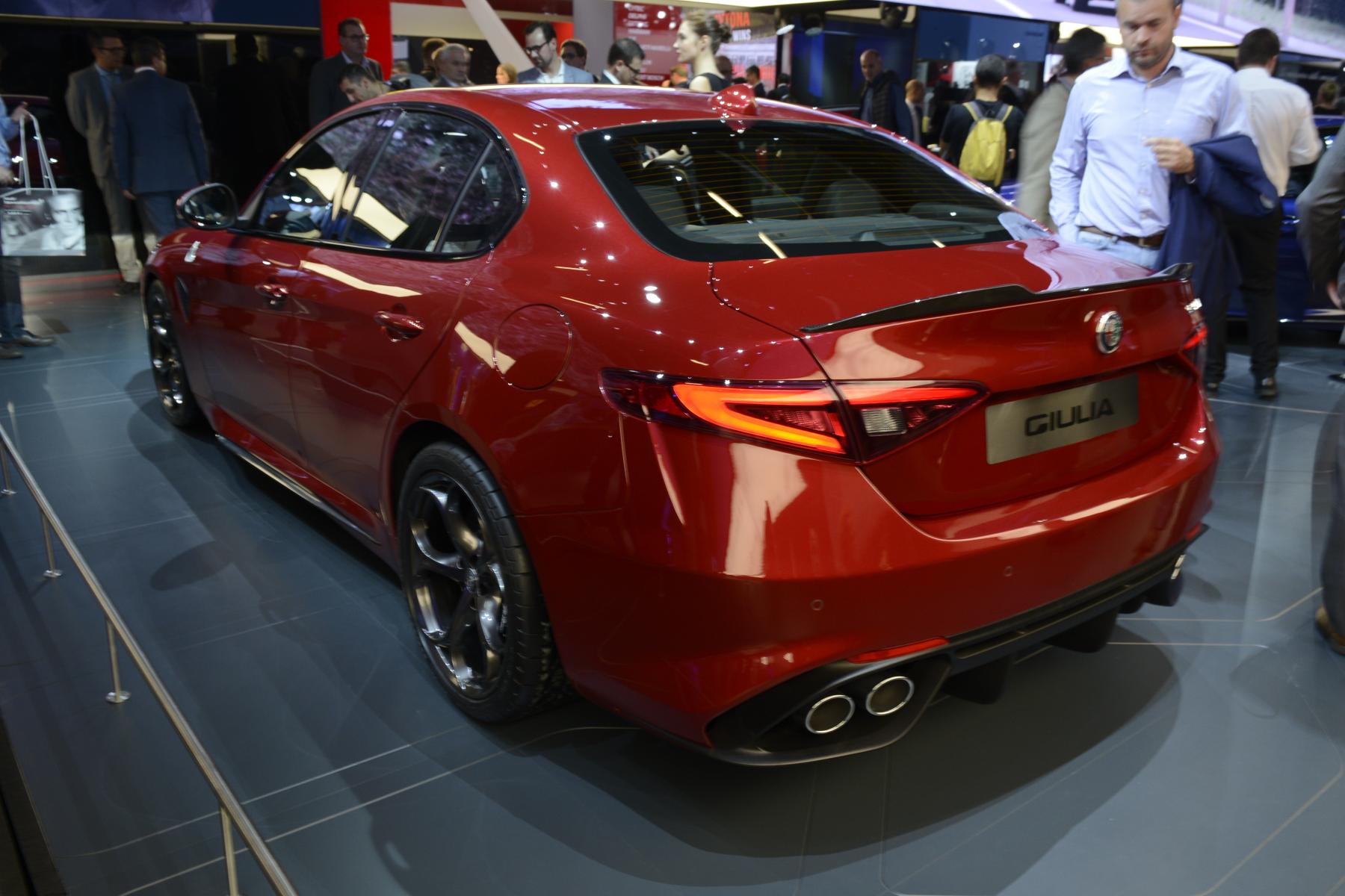 Gewone uitvoeringen van Alfa Romeo Giulia krijgen de beschikking over vier- en zescilinder motoren met 135 tot 340 pk.
