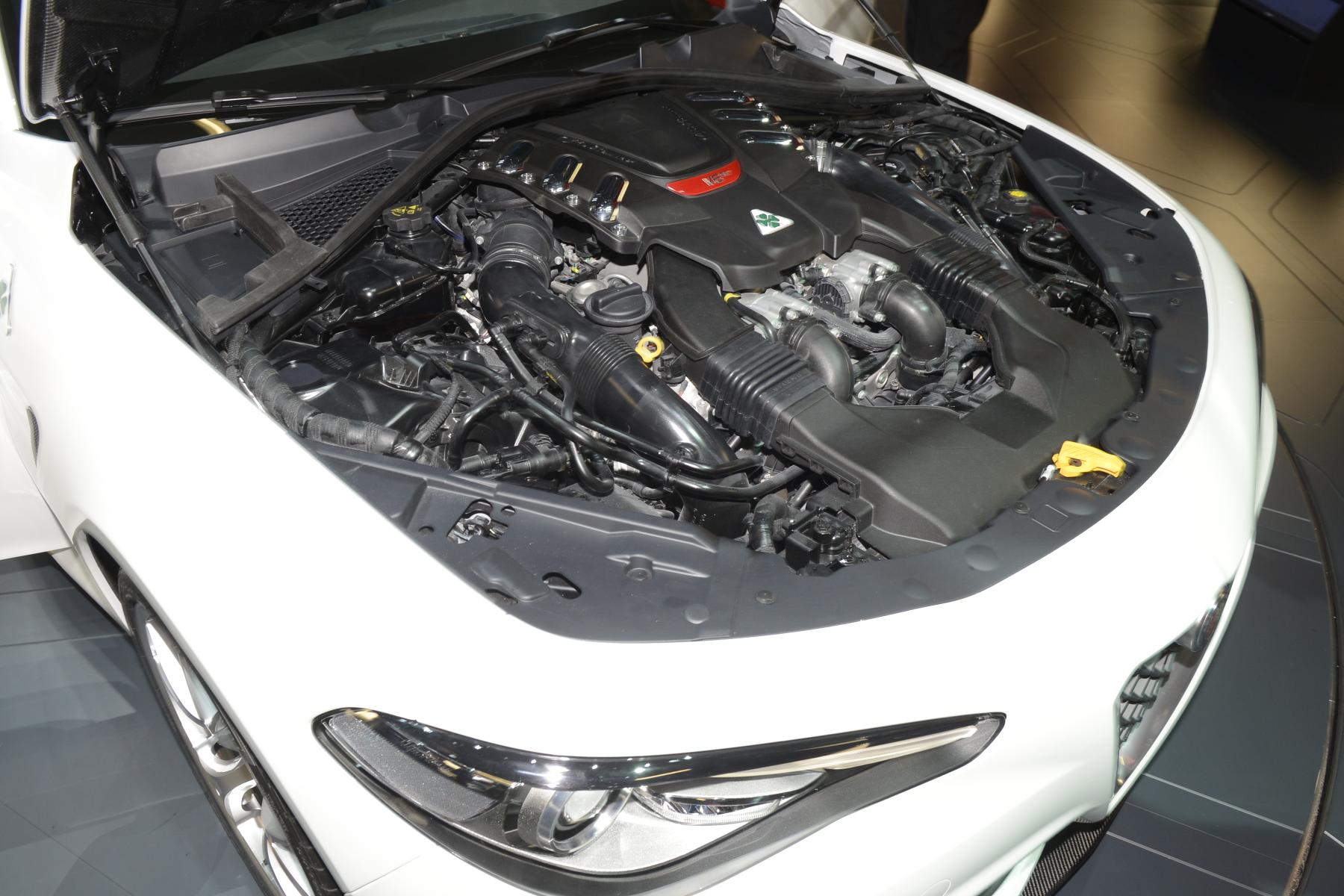 Gewone uitvoeringen van Alfa Romeo Giulia krijgen de beschikking over vier- en zescilinder motoren met 135 tot 340 pk.