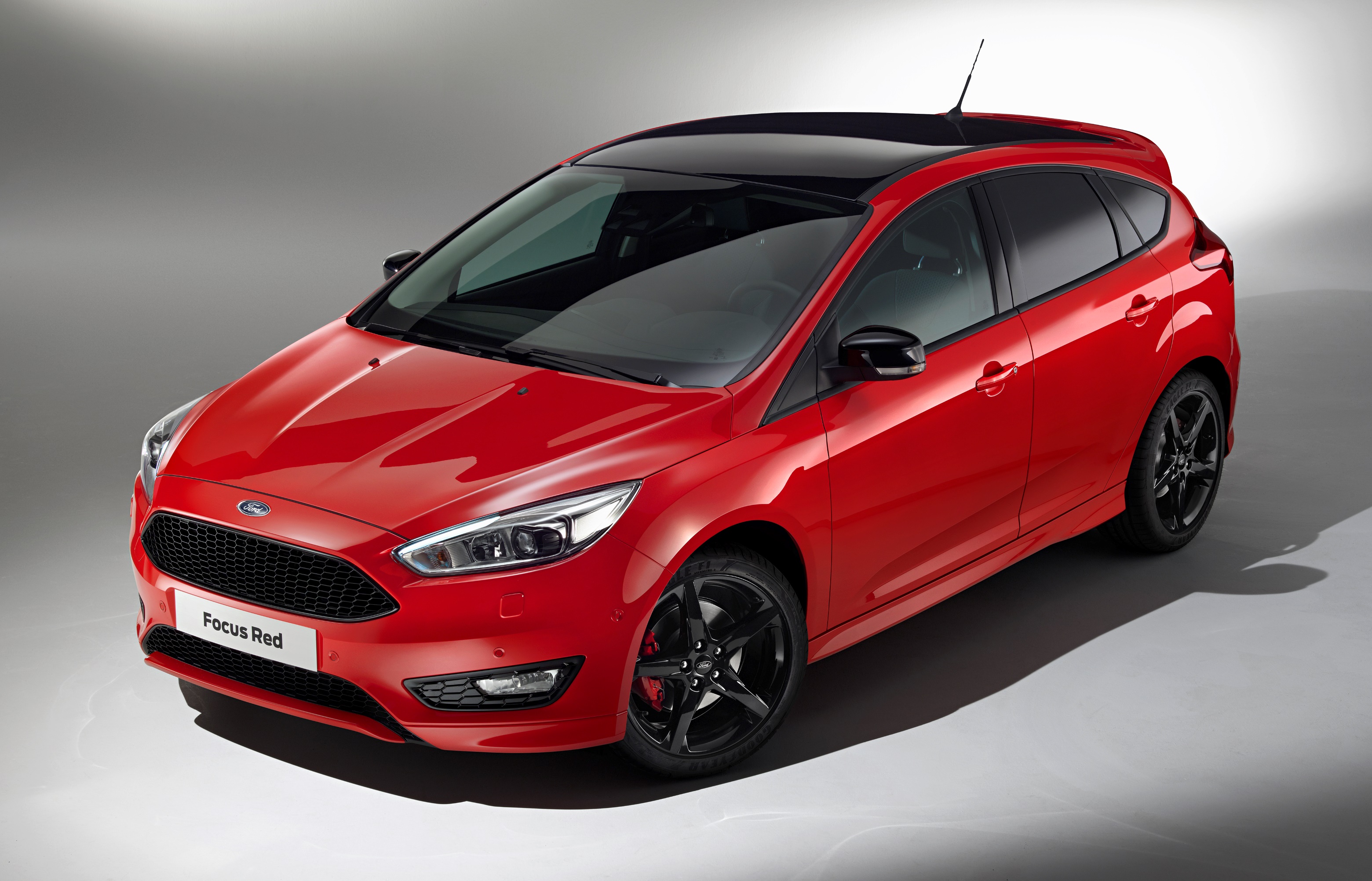 Autotest Ford Focus Red Edition 1.5 EcoBoost 150 pk, de visueel sportieve Focus met net dat extra beetje design. In zwart is deze uitvoering er als Black Edition.