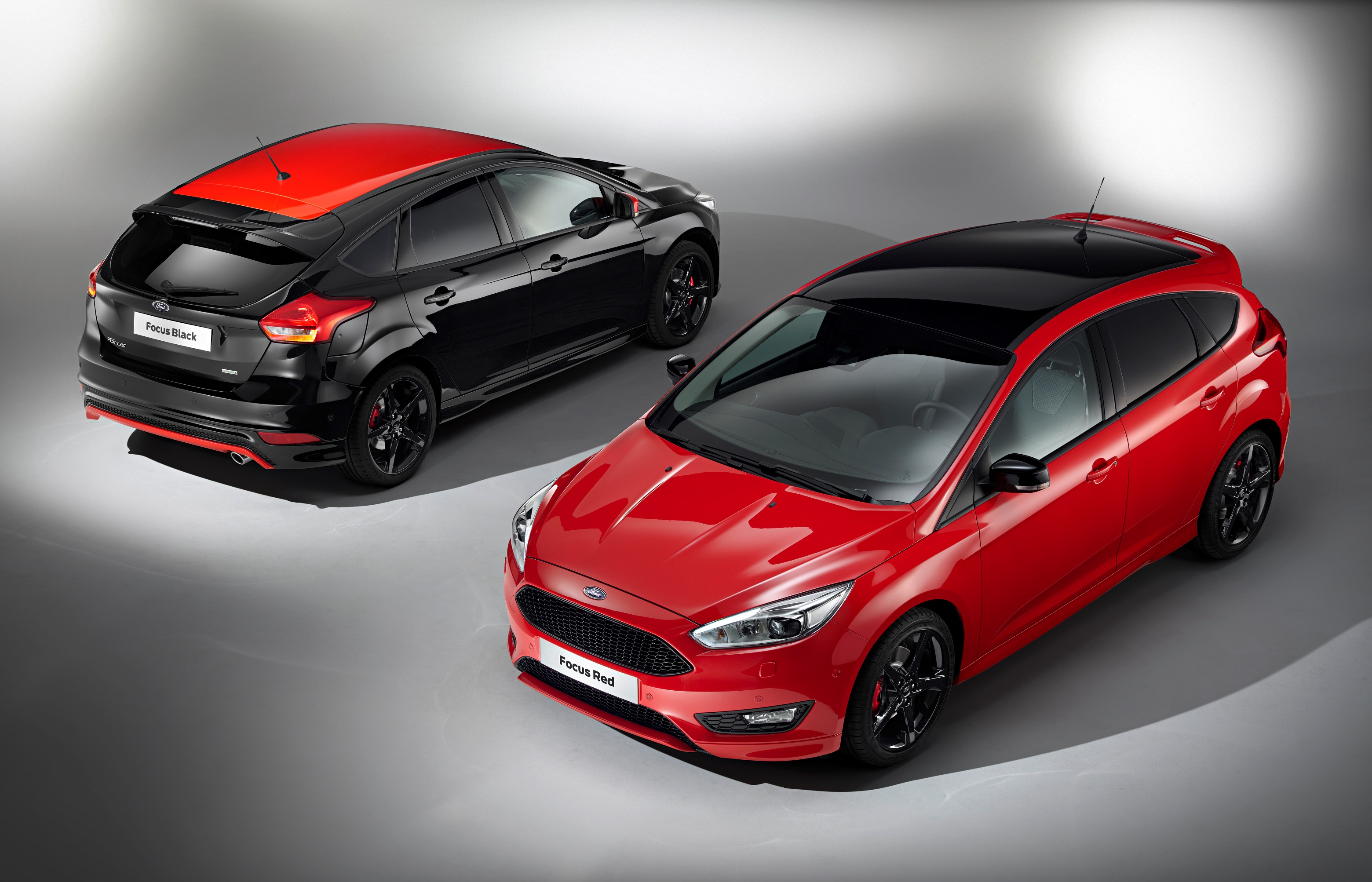 Autotest Ford Focus Red Edition 1.5 EcoBoost 150 pk, de visueel sportieve Focus met net dat extra beetje design. In zwart is deze uitvoering er als Black Edition.