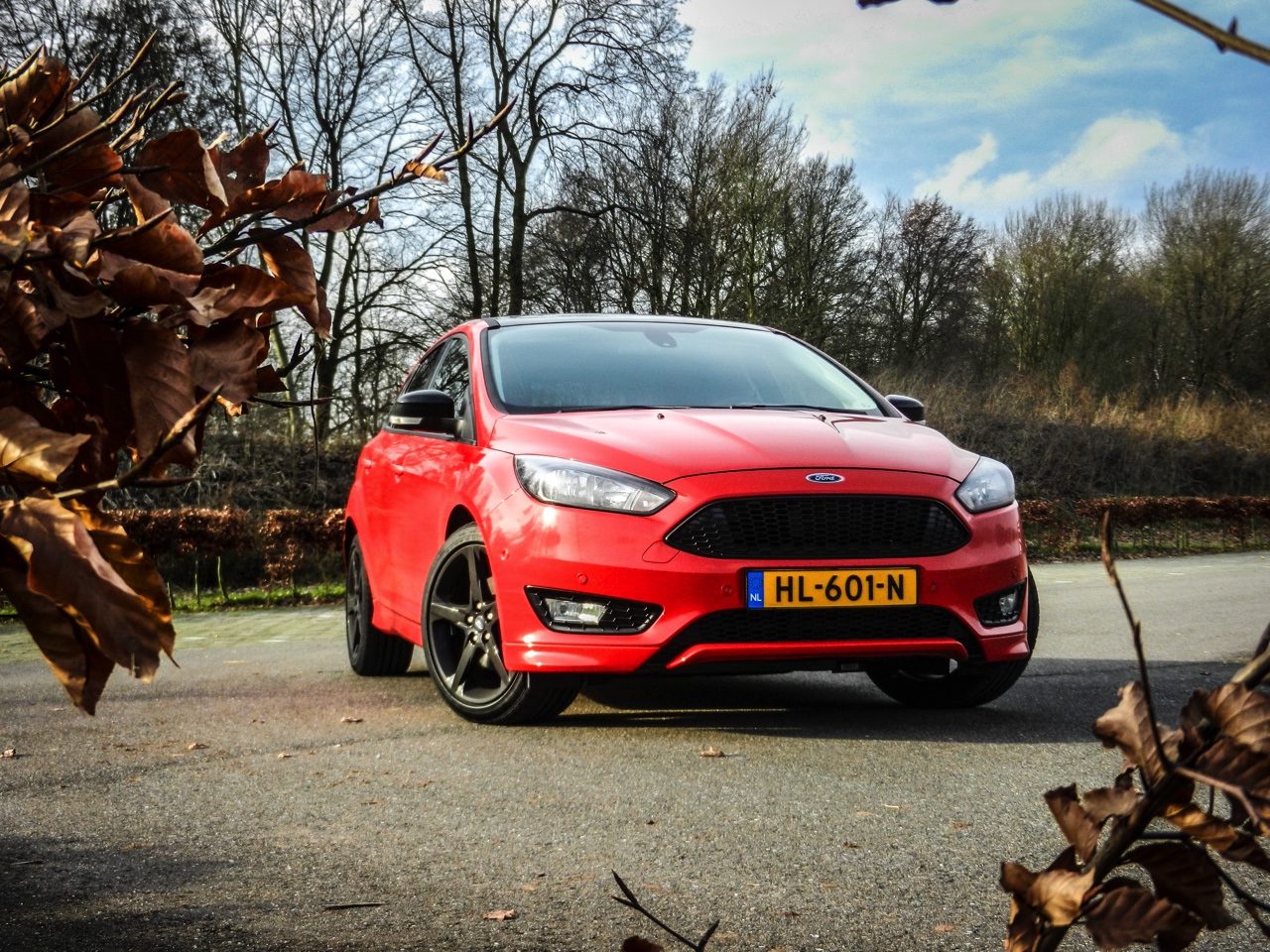 Autotest Ford Focus Red Edition 1.5 EcoBoost 150 pk, de visueel sportieve Focus met net dat extra beetje design. In zwart is deze uitvoering er als Black Edition.