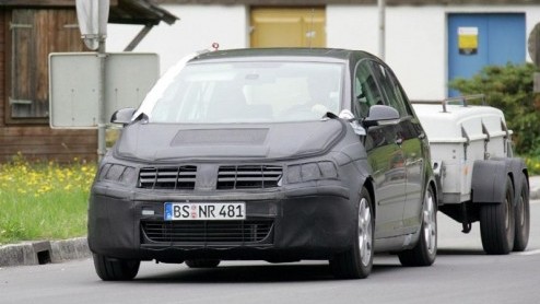 De nieuwe Golf VI laat niet al te lang meer op zich wachten. Ook de Golf Plus moet er aan geloven. Deze ruimte-Golf werd al in verhullende kledij opgemerkt door onze spionagefotograaf.