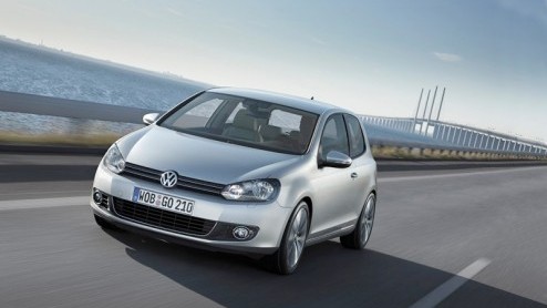 De nieuwe Volkswagen Golf staat eind deze maand in de showroom. Reden genoeg om met de prijzen te komen. Golfen kan vanaf 17. 790 euro, wat nauwelijks duurder is dan zijn voorganger. Wel krijg je meer