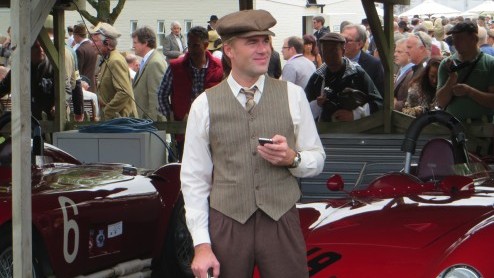 Goodwood Revival, een legendarisch evenement op Brits landgoed, terug in de tijd met passende kleding en waanzinnige, klassieke auto's. Alle reden om naar Goodwood Revival 2014 te gaan!