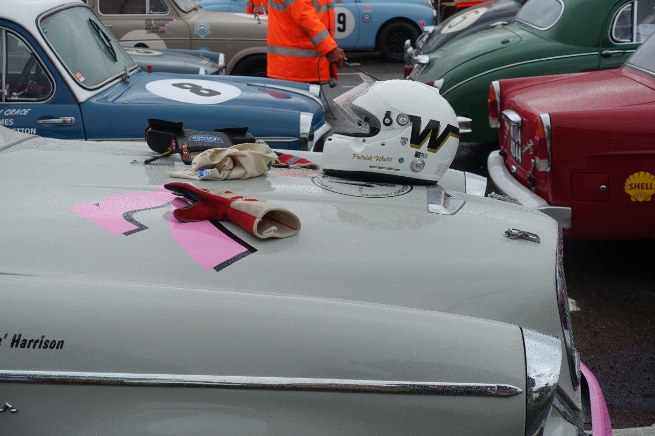 De jaarlijkse Goodwood Revival op het gelijknamige circuit vormt een verzameling bijzondere auto's en mensen waar iedere klassiekerliefhebber graag een keer deel van uitmaakt.