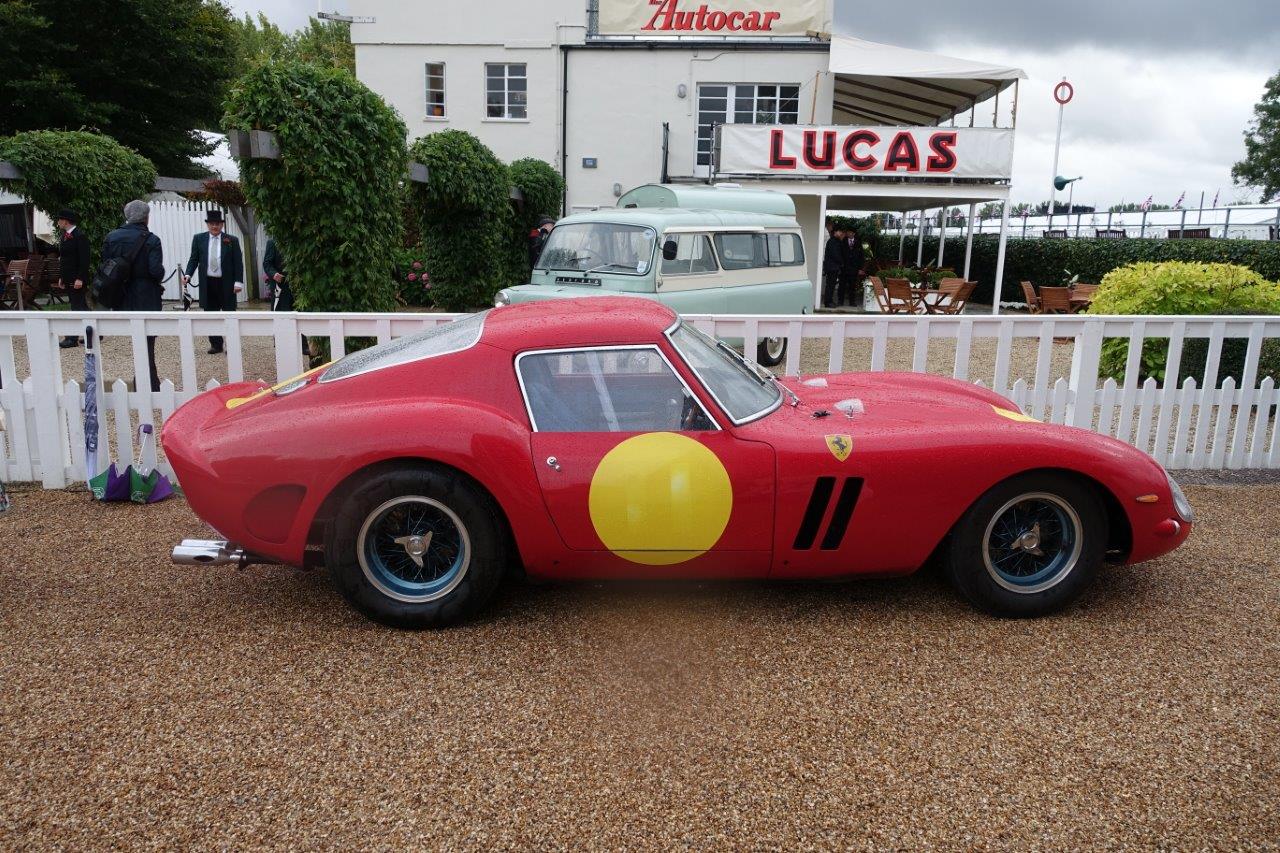 De jaarlijkse Goodwood Revival op het gelijknamige circuit vormt een verzameling bijzondere auto's en mensen waar iedere klassiekerliefhebber graag een keer deel van uitmaakt.