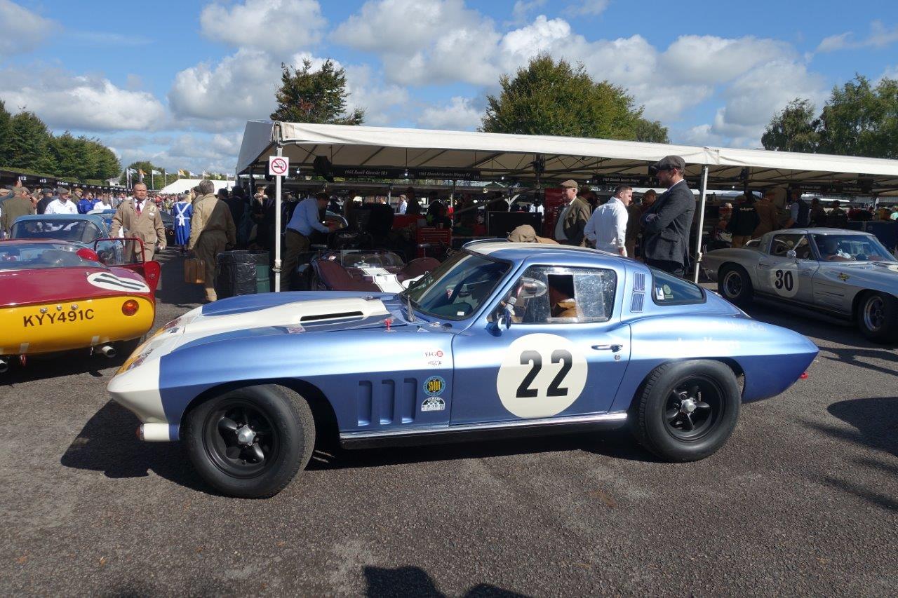 De jaarlijkse Goodwood Revival op het gelijknamige circuit vormt een verzameling bijzondere auto's en mensen waar iedere klassiekerliefhebber graag een keer deel van uitmaakt.