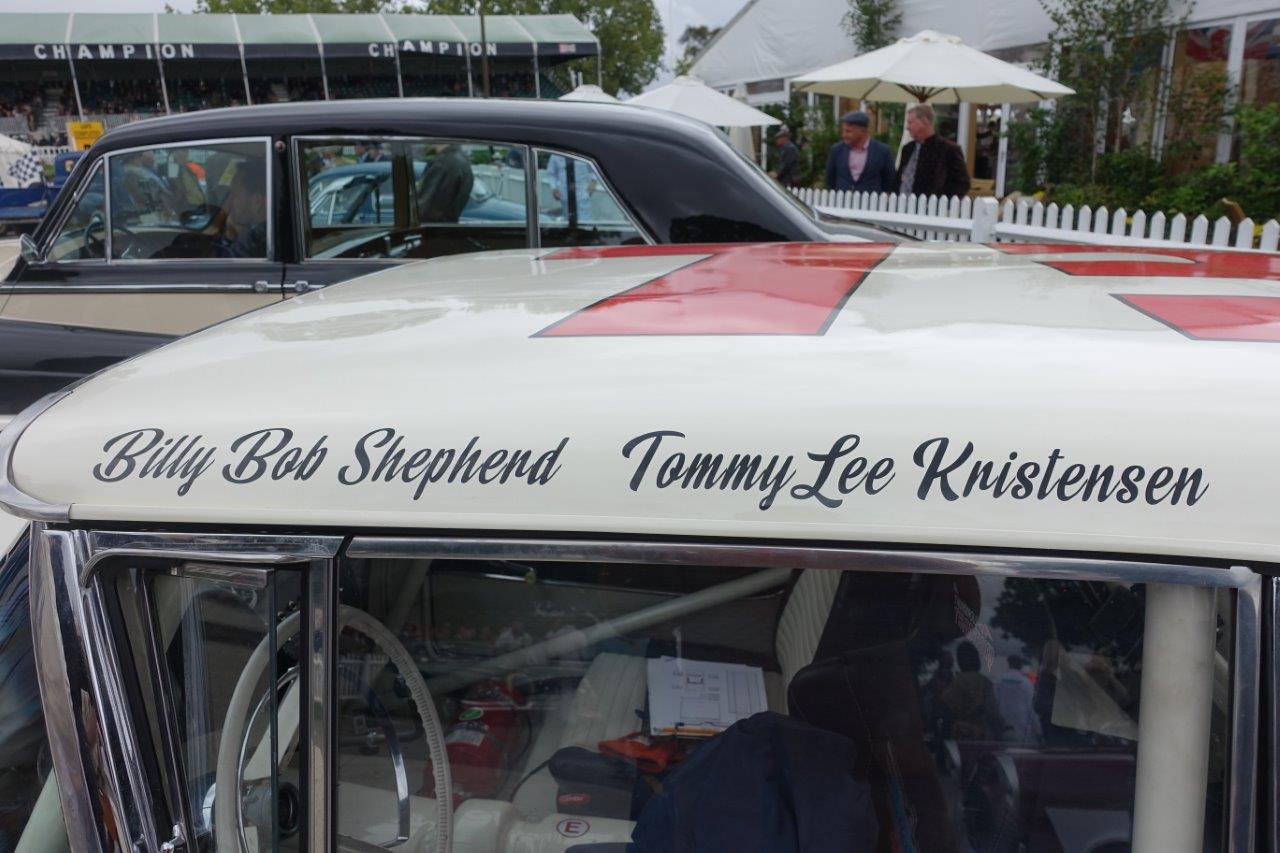 De jaarlijkse Goodwood Revival op het gelijknamige circuit vormt een verzameling bijzondere auto's en mensen waar iedere klassiekerliefhebber graag een keer deel van uitmaakt.