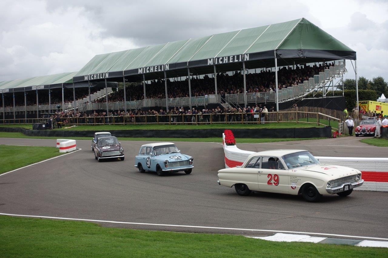 De jaarlijkse Goodwood Revival op het gelijknamige circuit vormt een verzameling bijzondere auto's en mensen waar iedere klassiekerliefhebber graag een keer deel van uitmaakt.