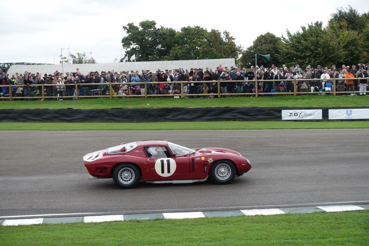 De jaarlijkse Goodwood Revival op het gelijknamige circuit vormt een verzameling bijzondere auto's en mensen waar iedere klassiekerliefhebber graag een keer deel van uitmaakt.