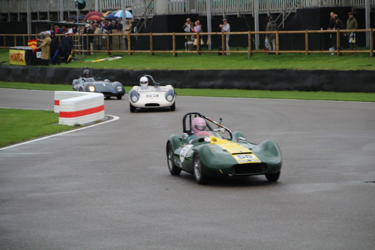 De jaarlijkse Goodwood Revival op het gelijknamige circuit vormt een verzameling bijzondere auto's en mensen waar iedere klassiekerliefhebber graag een keer deel van uitmaakt.