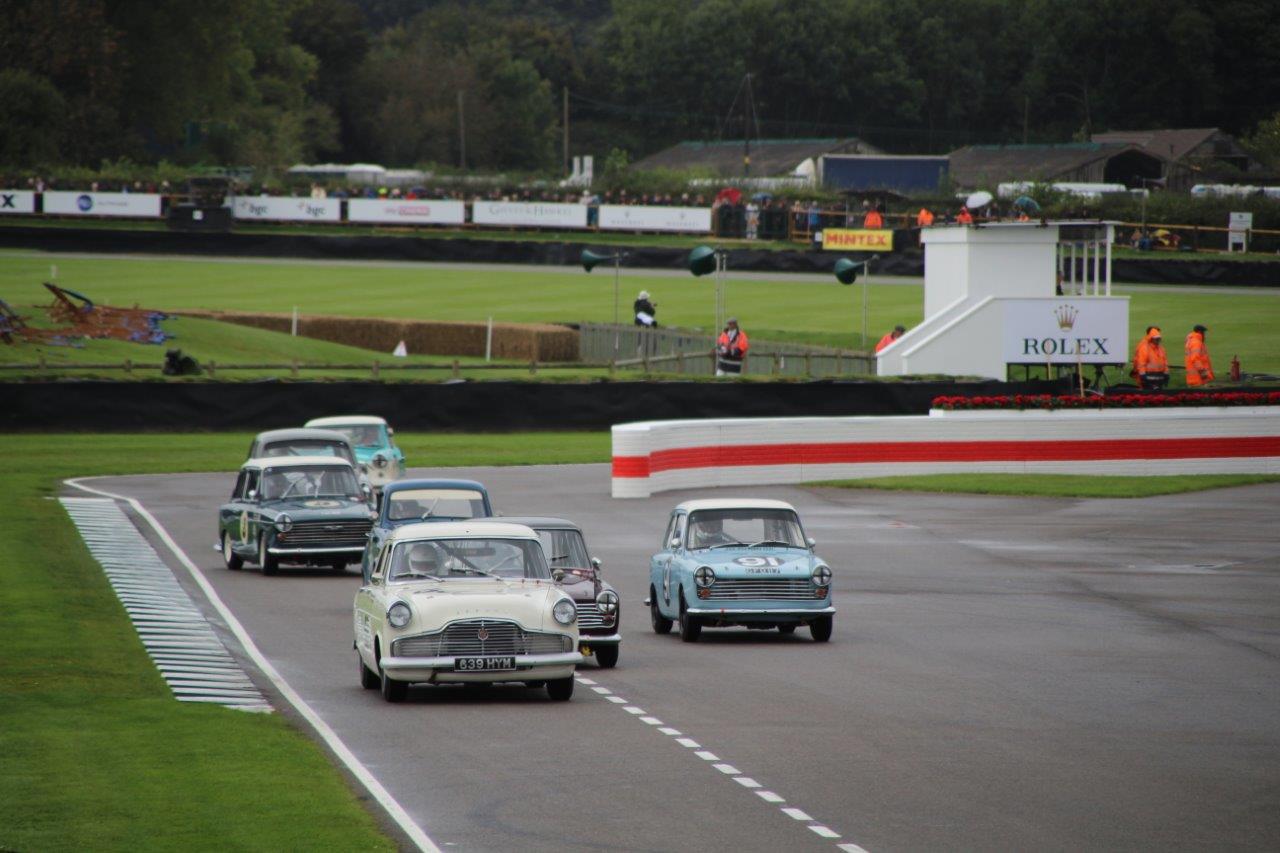 De jaarlijkse Goodwood Revival op het gelijknamige circuit vormt een verzameling bijzondere auto's en mensen waar iedere klassiekerliefhebber graag een keer deel van uitmaakt.