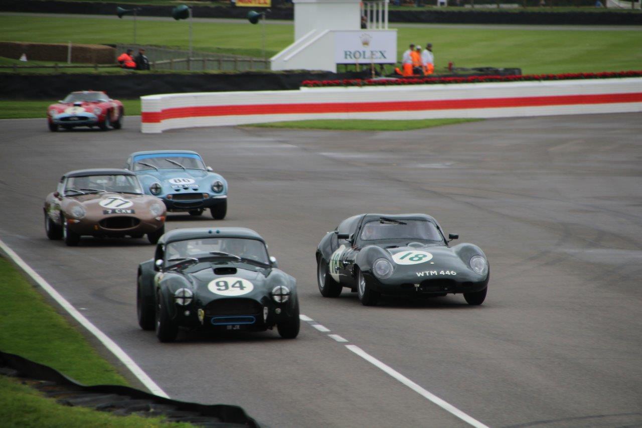 De jaarlijkse Goodwood Revival op het gelijknamige circuit vormt een verzameling bijzondere auto's en mensen waar iedere klassiekerliefhebber graag een keer deel van uitmaakt.