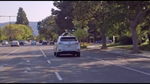 Het afgelopen jaar was het angstvallig stil rondom de zelfrijdende auto van Google. Dat had een reden. De fabrikant heeft in alle stilte de techniek verder doorontwikkeld.
