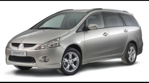 Mitsubishi speelt in op de vakantiegevoelens en introduceert Travel-uitvoeringen van de Outlander Sport en Grandis. Deze pakezels worden voorzien van allerlei extras, en bovendien is er een LPG insta