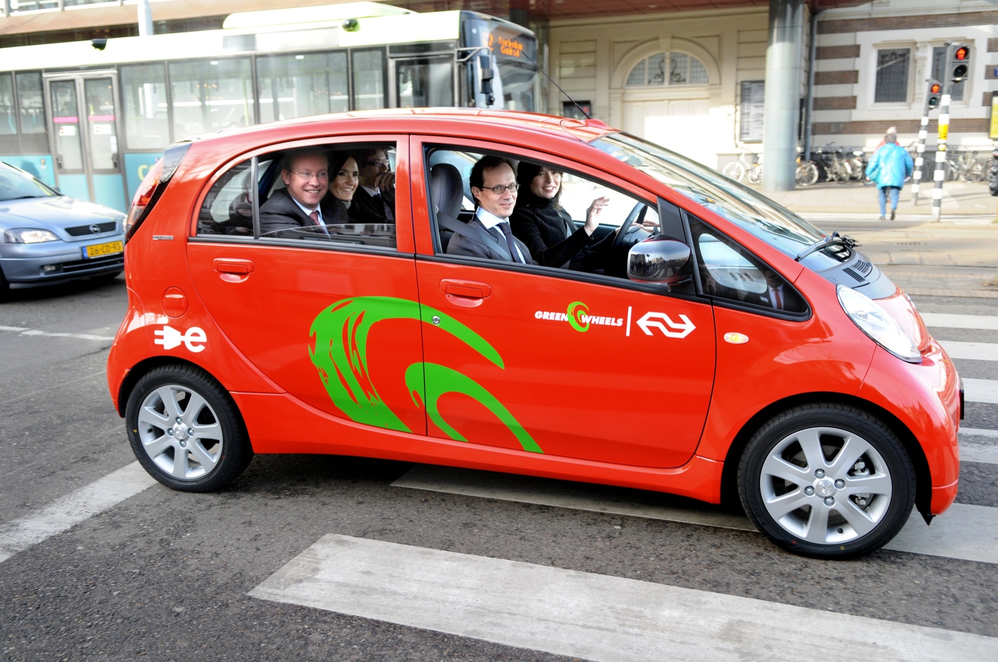 Green Deal Autodelen maakt zich sterk voor 100.000 deelauto's in Nederland, omdat autodelen de toekomst heeft.