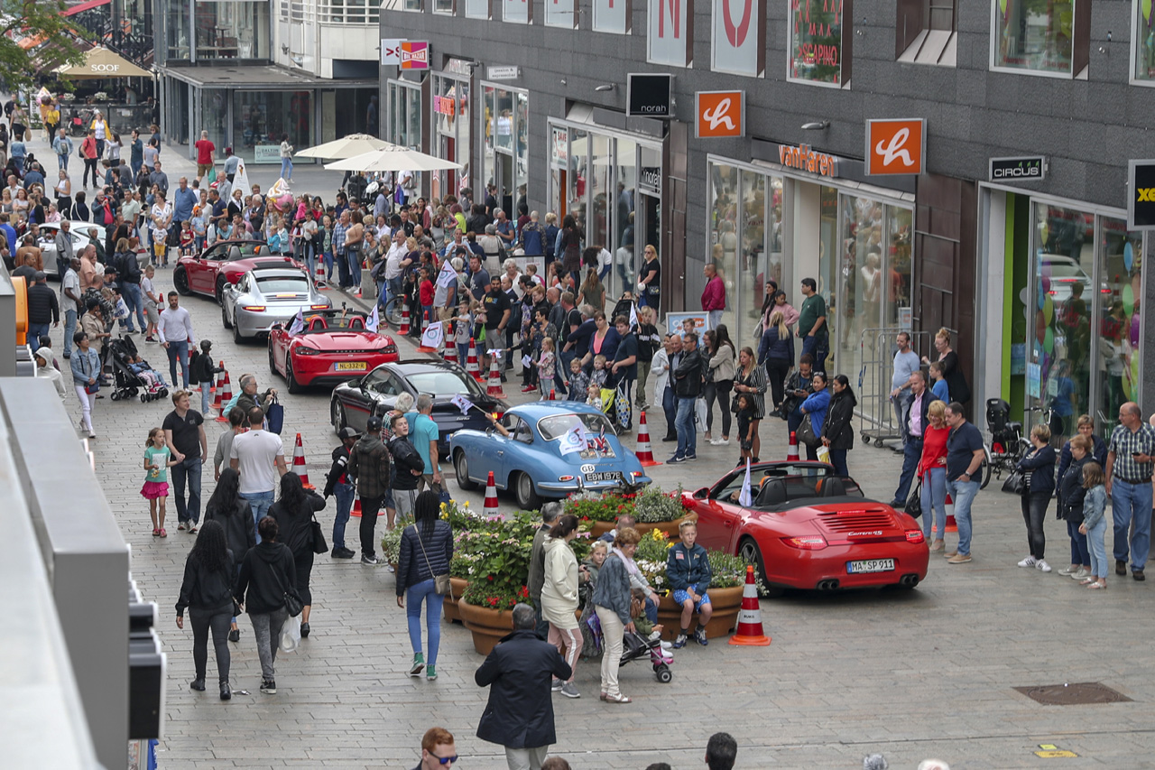 De tweejaarlijkse Porsche Parade was dit jaar te gast in Nederland.