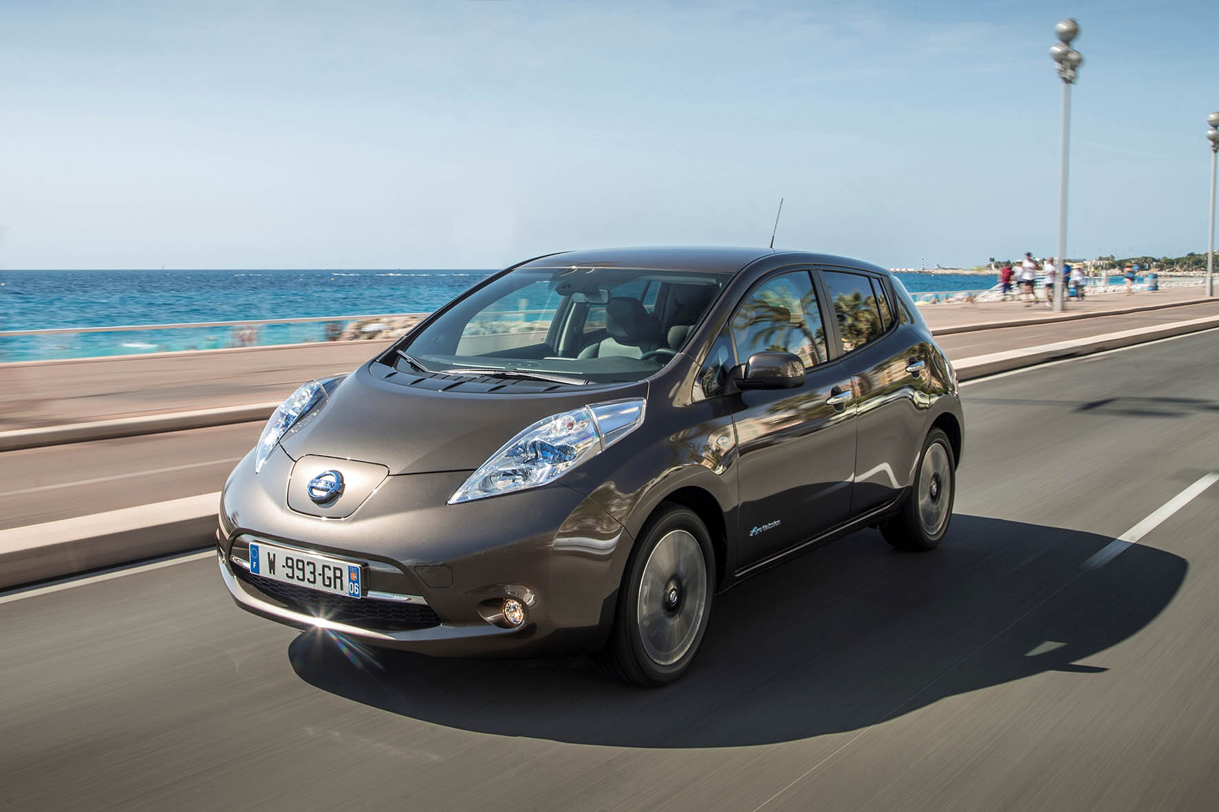 Nissan LEAF krijgt in 2016 een 30kWh accupakket met 250 kilometer actieradius.