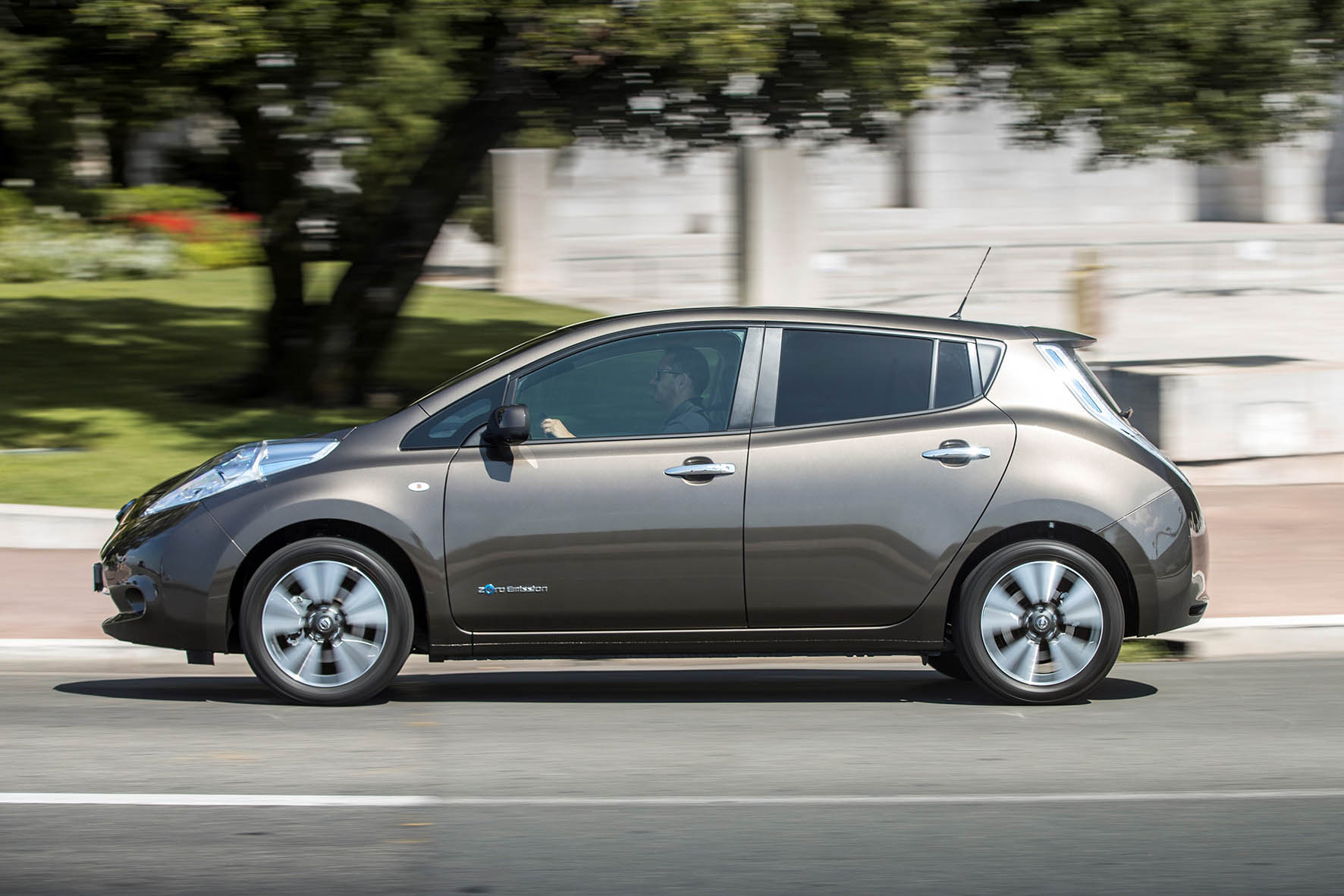 Nissan LEAF krijgt in 2016 een 30kWh accupakket met 250 kilometer actieradius.